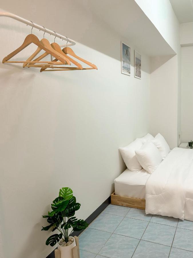 Montana Hotel & Hostel Phuket Karon Kültér fotó