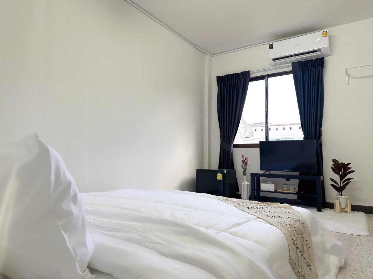 Montana Hotel & Hostel Phuket Karon Kültér fotó