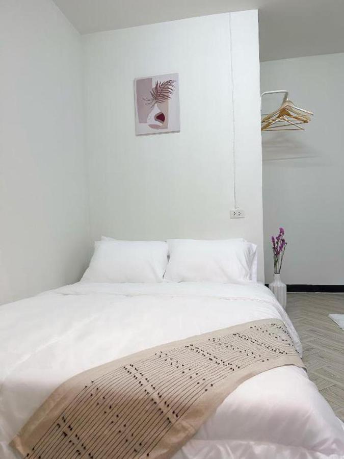 Montana Hotel & Hostel Phuket Karon Kültér fotó