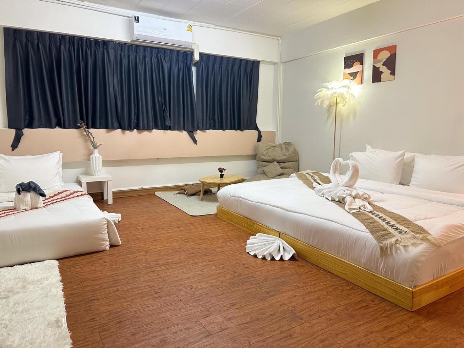 Montana Hotel & Hostel Phuket Karon Kültér fotó