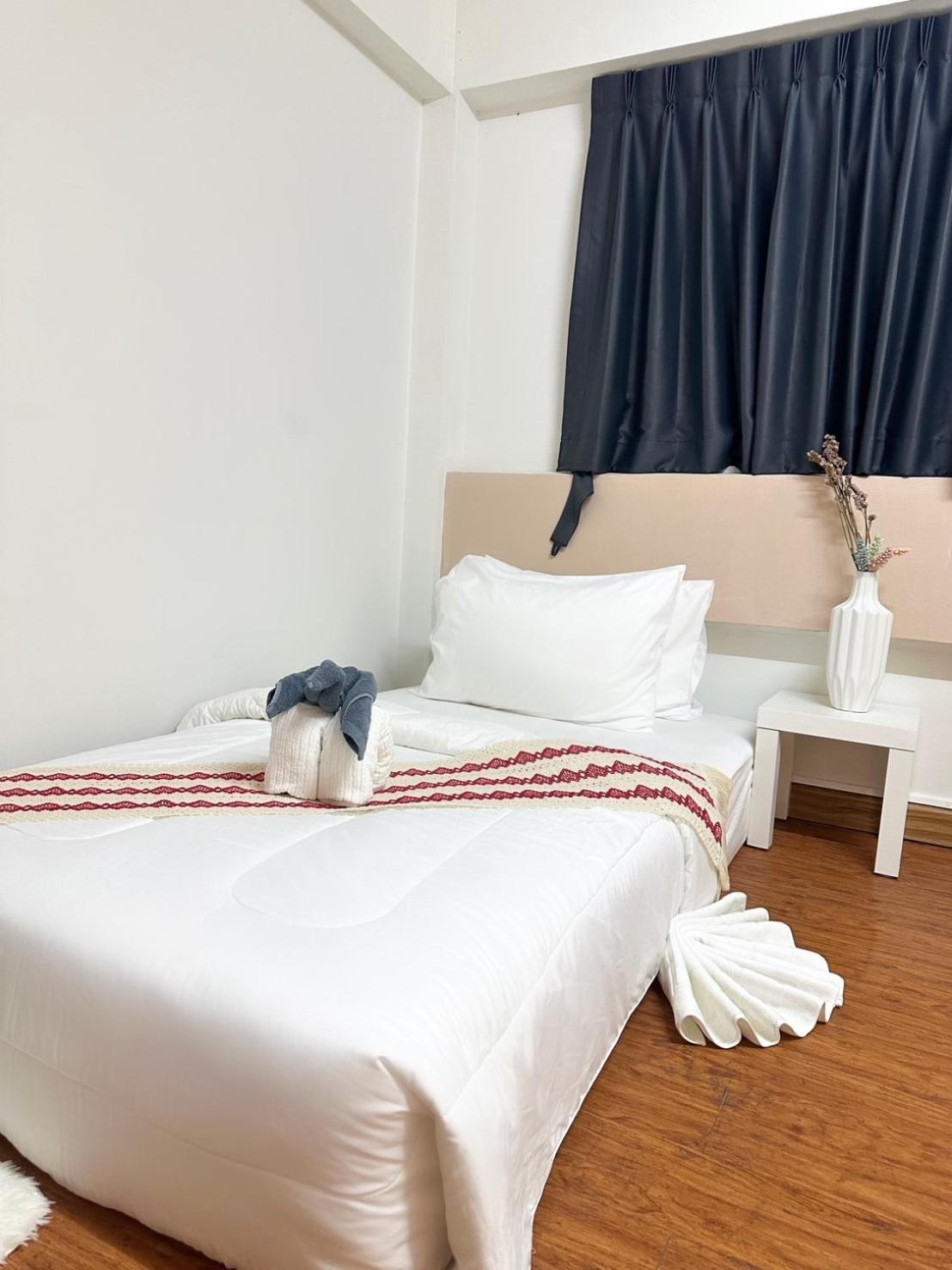 Montana Hotel & Hostel Phuket Karon Kültér fotó