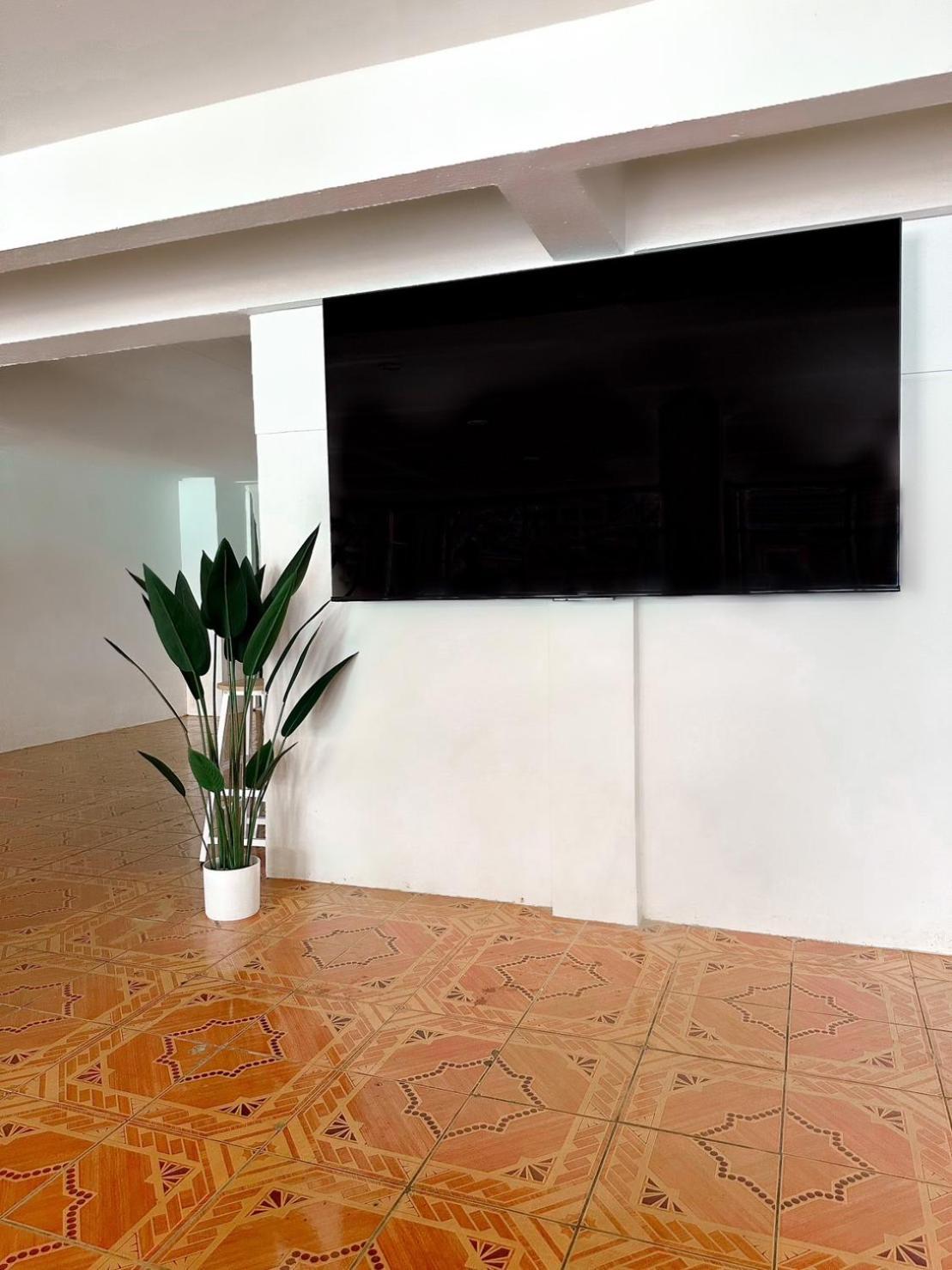 Montana Hotel & Hostel Phuket Karon Kültér fotó