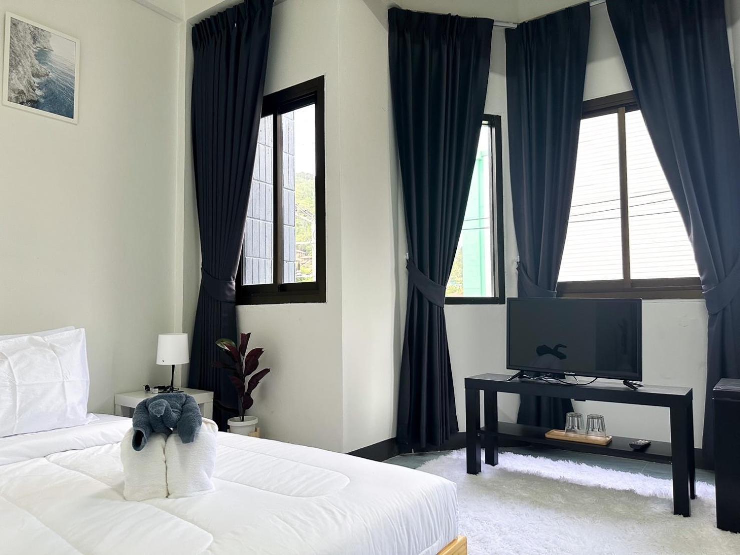 Montana Hotel & Hostel Phuket Karon Kültér fotó