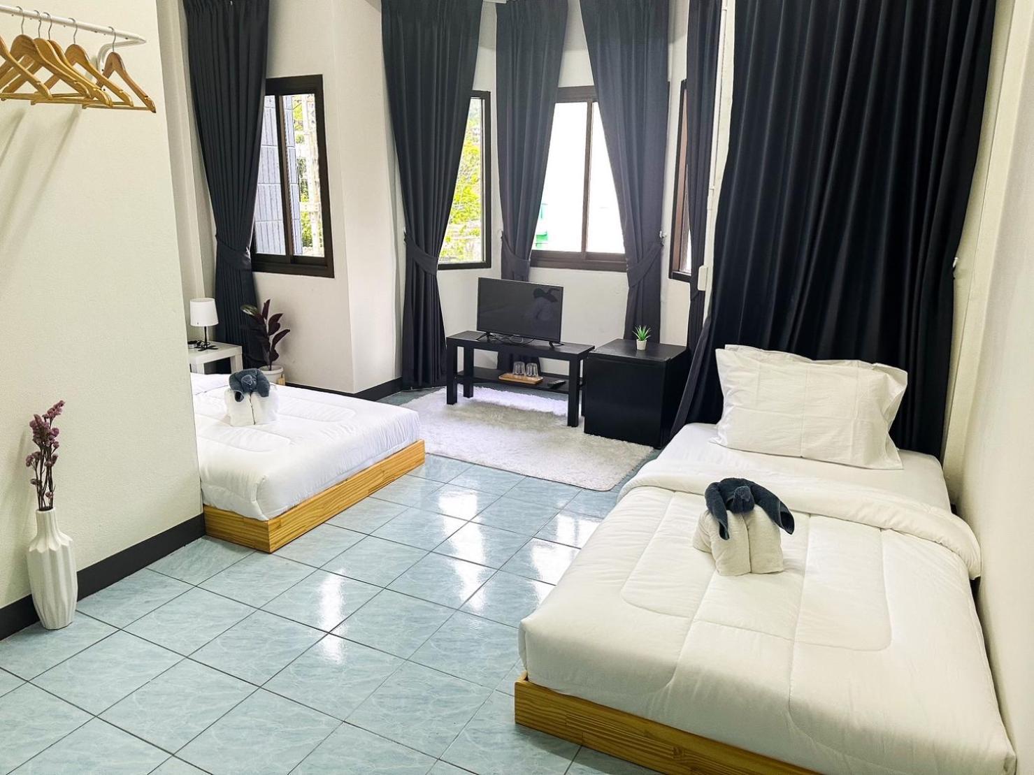Montana Hotel & Hostel Phuket Karon Kültér fotó