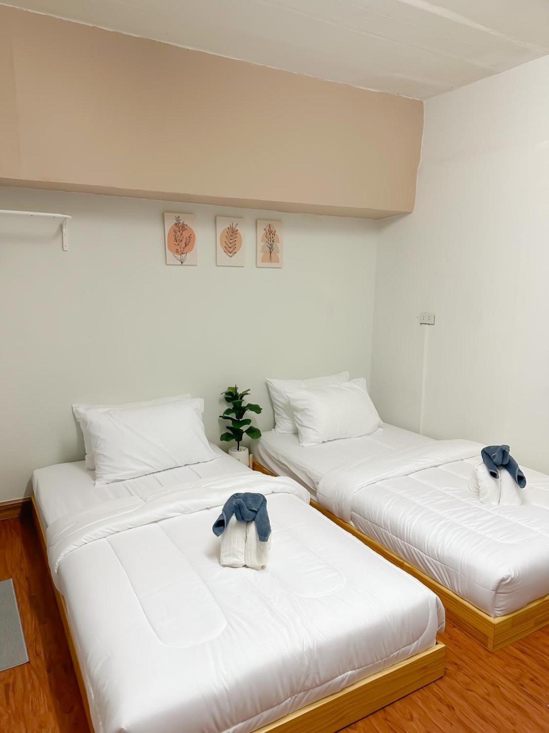 Montana Hotel & Hostel Phuket Karon Kültér fotó