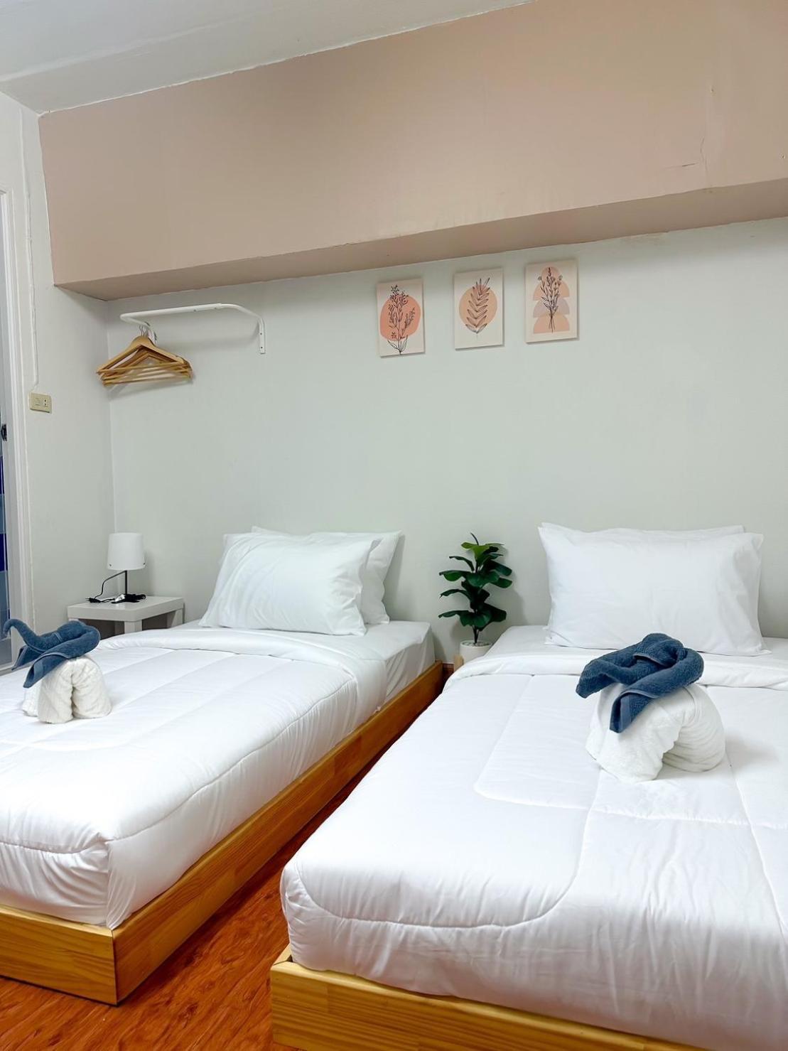 Montana Hotel & Hostel Phuket Karon Kültér fotó