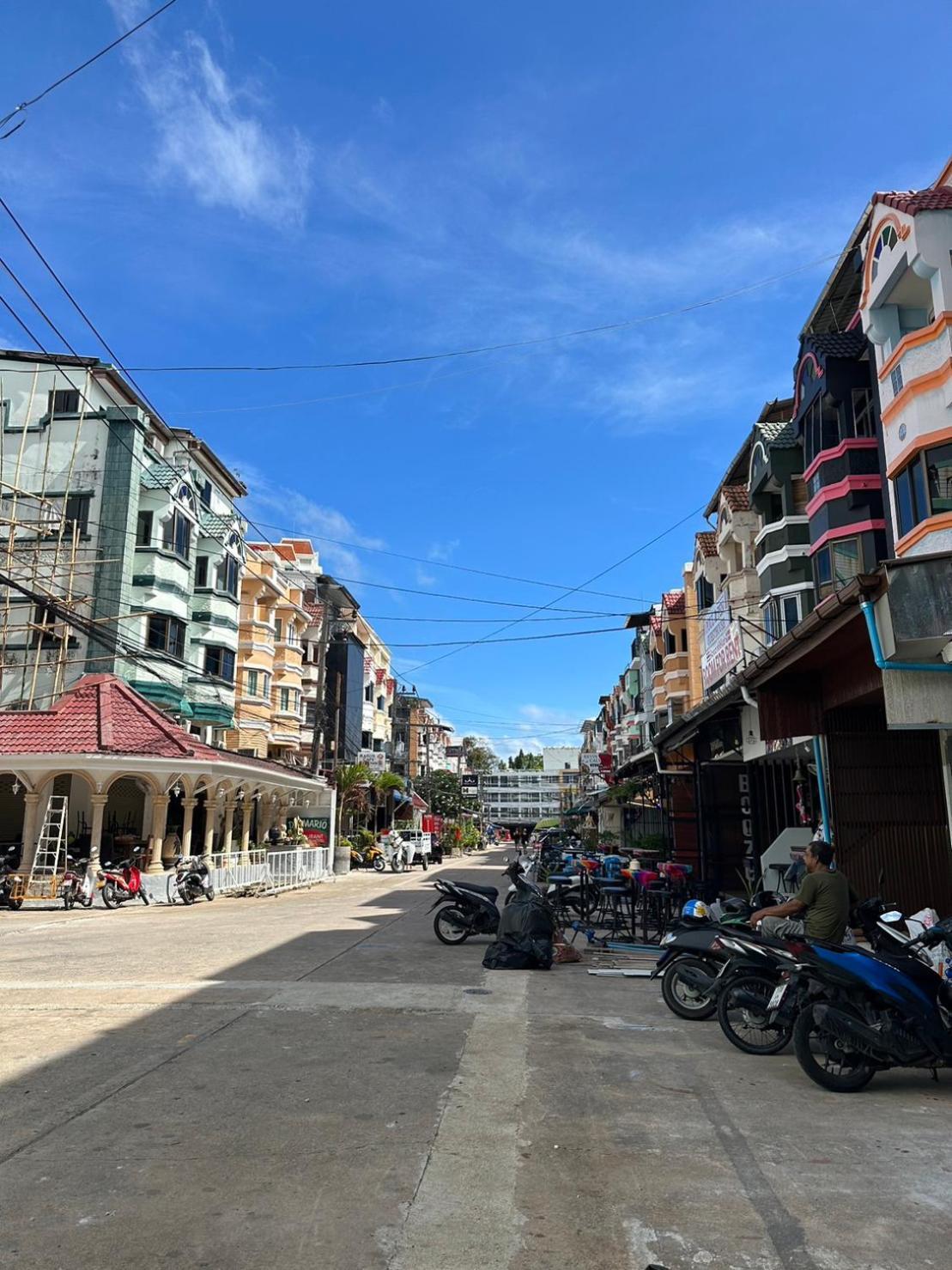 Montana Hotel & Hostel Phuket Karon Kültér fotó