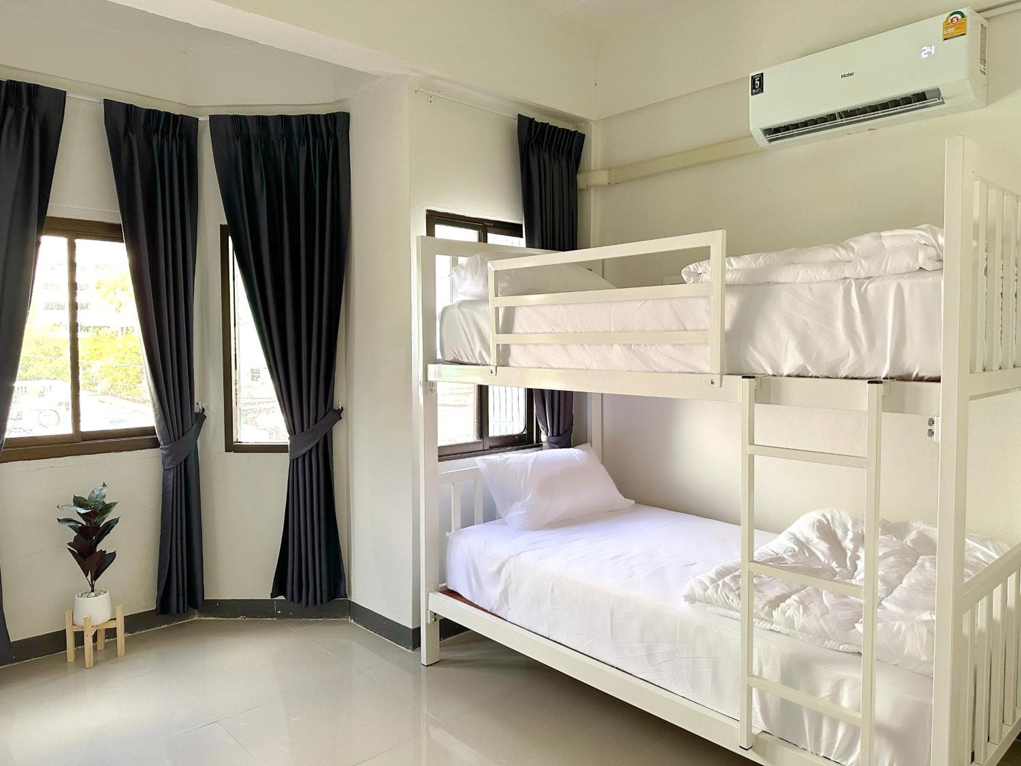 Montana Hotel & Hostel Phuket Karon Kültér fotó